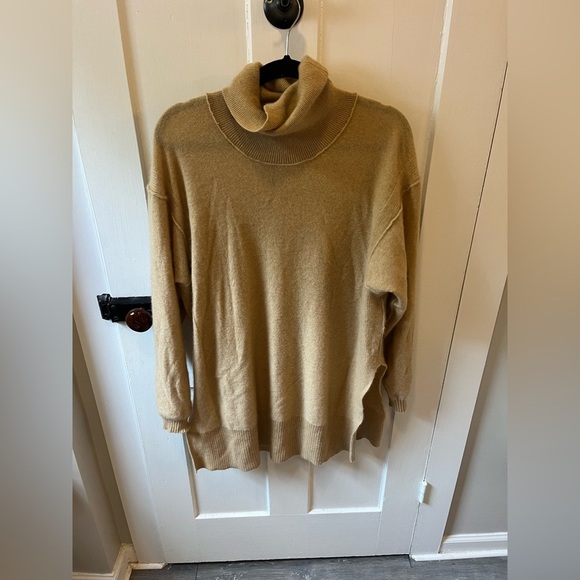 NWOT FREE PEOPLE 100% Cashmere High Slit Light weight Turtleneck sweater Size S - Picture 1 of 8